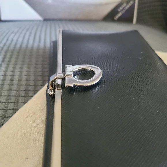 ❤️🔥Salvatore Ferragamo Gancini Continental Wallet❤️🔥 - Picture 3 of 12